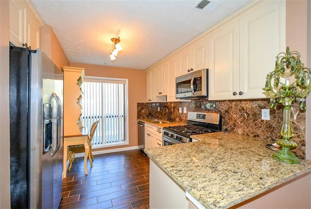 908 Woodcliff Drive, Sandy Springs, Georgia 30350, 2 Bedrooms Bedrooms, ,2 BathroomsBathrooms,Residential,Sold,908 Woodcliff Drive,5924674