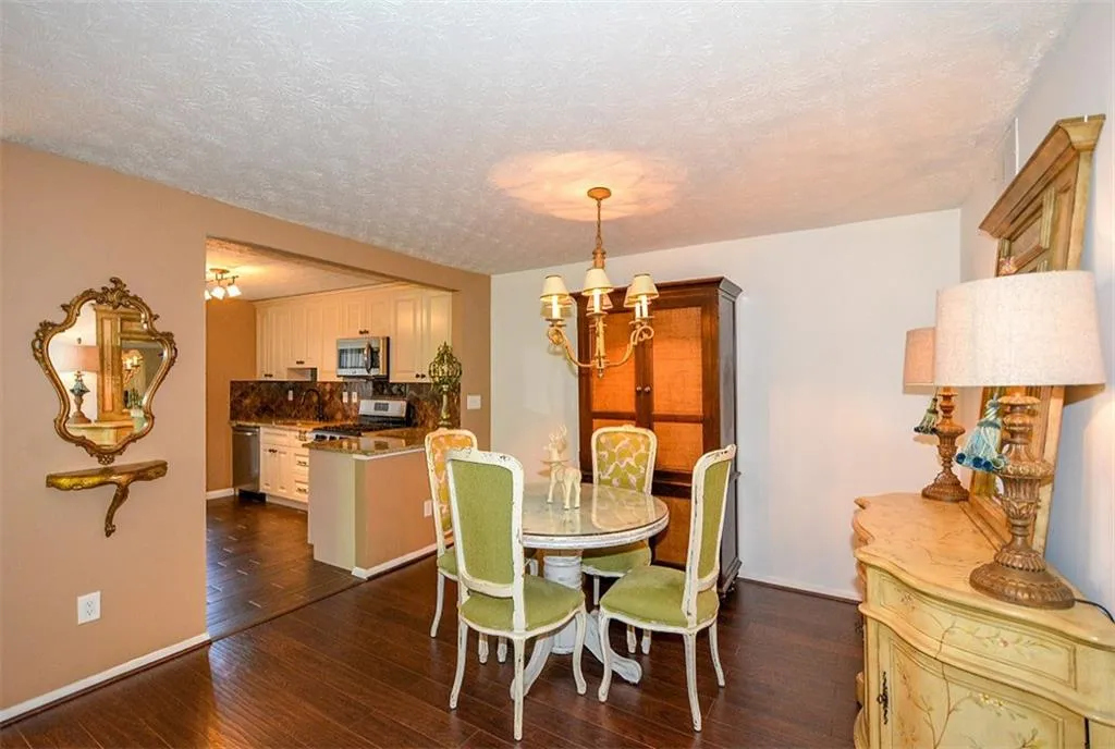 908 Woodcliff Drive, Sandy Springs, Georgia 30350, 2 Bedrooms Bedrooms, ,2 BathroomsBathrooms,Residential,Sold,908 Woodcliff Drive,5924674