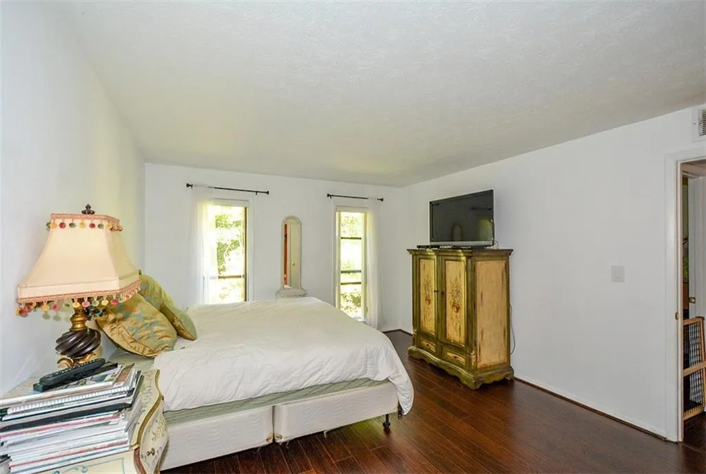 908 Woodcliff Drive, Sandy Springs, Georgia 30350, 2 Bedrooms Bedrooms, ,2 BathroomsBathrooms,Residential,Sold,908 Woodcliff Drive,5924674