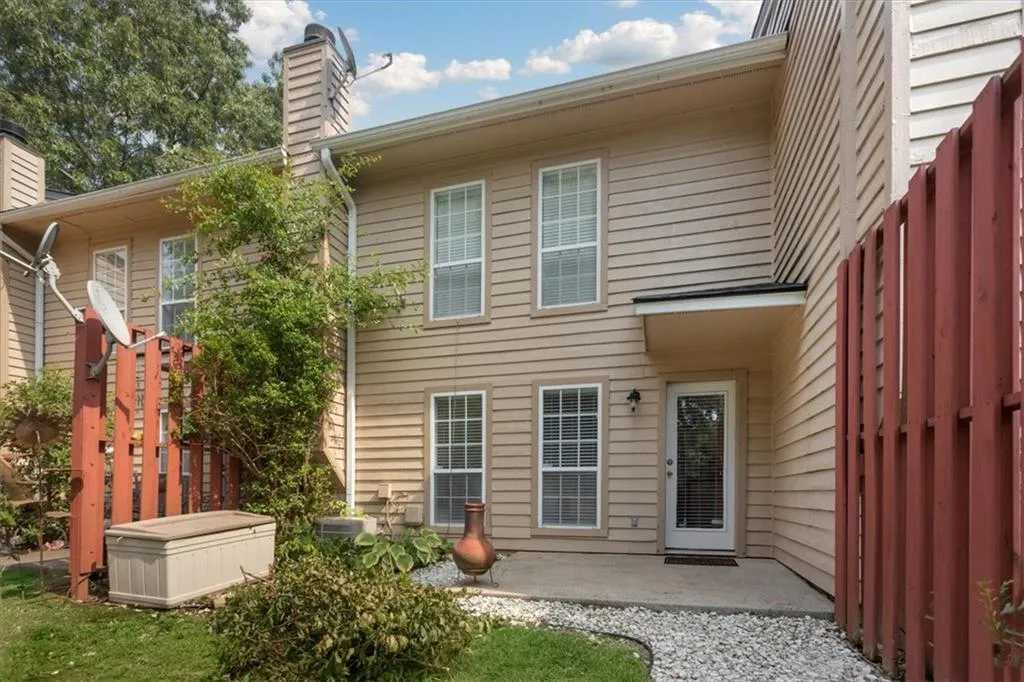 802 Masons Creek Circle, Sandy Springs, Georgia 30350, 2 Bedrooms Bedrooms, ,2 BathroomsBathrooms,Residential,Sold,802 Masons Creek Circle,6914044