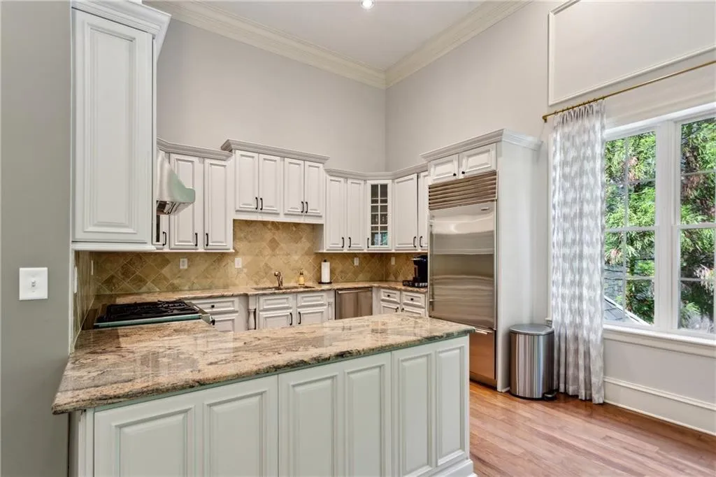 The clubroom kitchen allows easy food setup.
