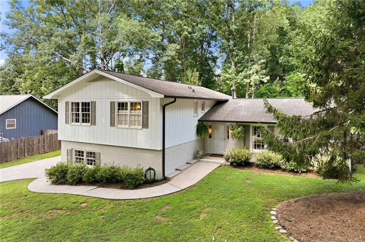 670 Robinhood Trail, Gainesville, Georgia 30501
