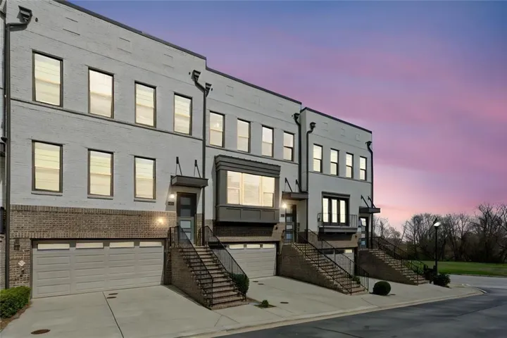 Fabulous new listing in 4400 West Atlanta