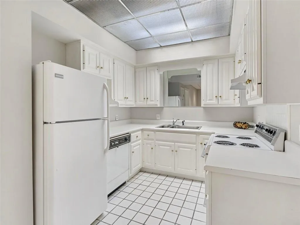 75 Finch Forest Trail, Sandy Springs, Georgia 30327, 6 Bedrooms Bedrooms, ,7 BathroomsBathrooms,Residential,Sold,75 Finch Forest Trail,6819130