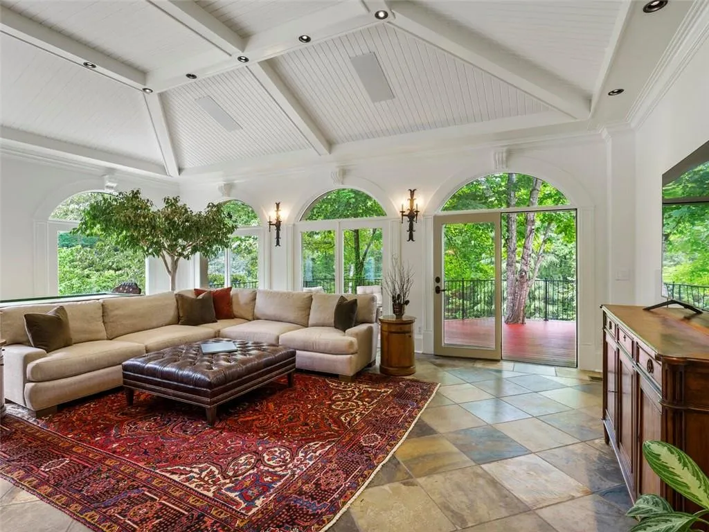 75 Finch Forest Trail, Sandy Springs, Georgia 30327, 6 Bedrooms Bedrooms, ,7 BathroomsBathrooms,Residential,Sold,75 Finch Forest Trail,6819130