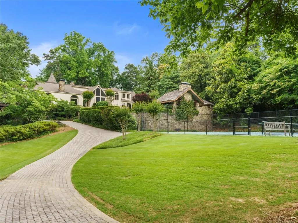 75 Finch Forest Trail, Sandy Springs, Georgia 30327, 6 Bedrooms Bedrooms, ,7 BathroomsBathrooms,Residential,Sold,75 Finch Forest Trail,6819130