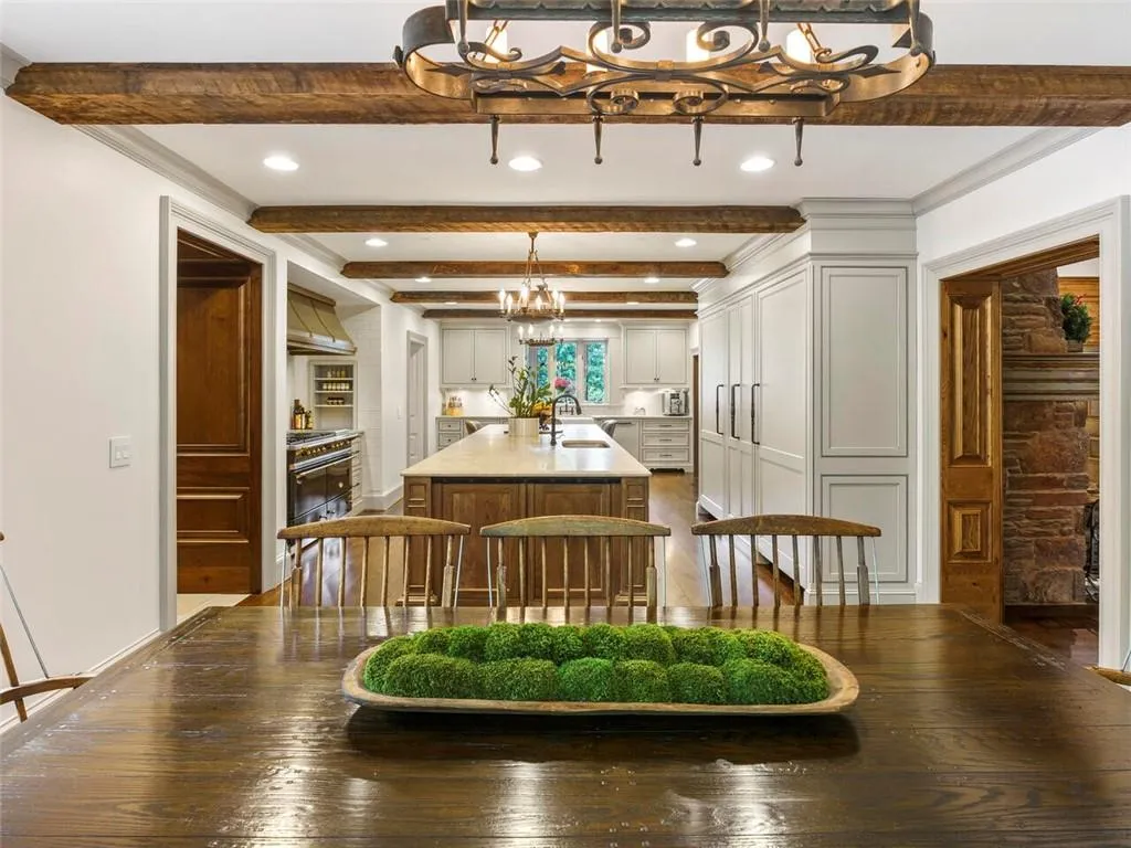 75 Finch Forest Trail, Sandy Springs, Georgia 30327, 6 Bedrooms Bedrooms, ,7 BathroomsBathrooms,Residential,Sold,75 Finch Forest Trail,6819130