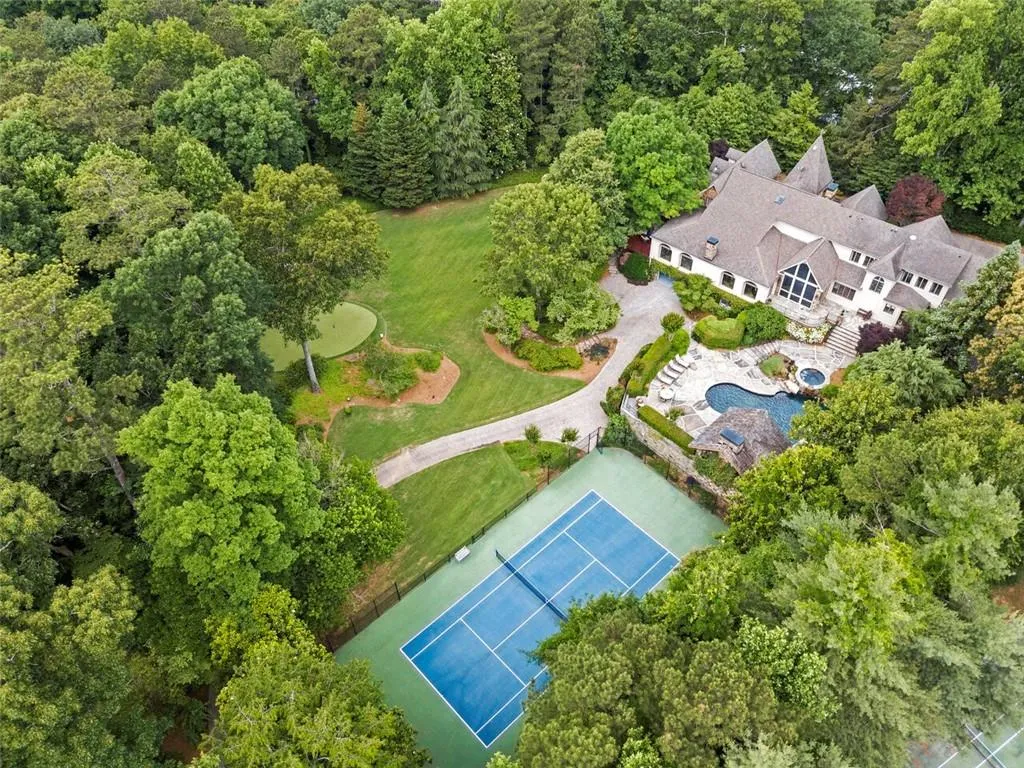 75 Finch Forest Trail, Sandy Springs, Georgia 30327, 6 Bedrooms Bedrooms, ,7 BathroomsBathrooms,Residential,Sold,75 Finch Forest Trail,6819130