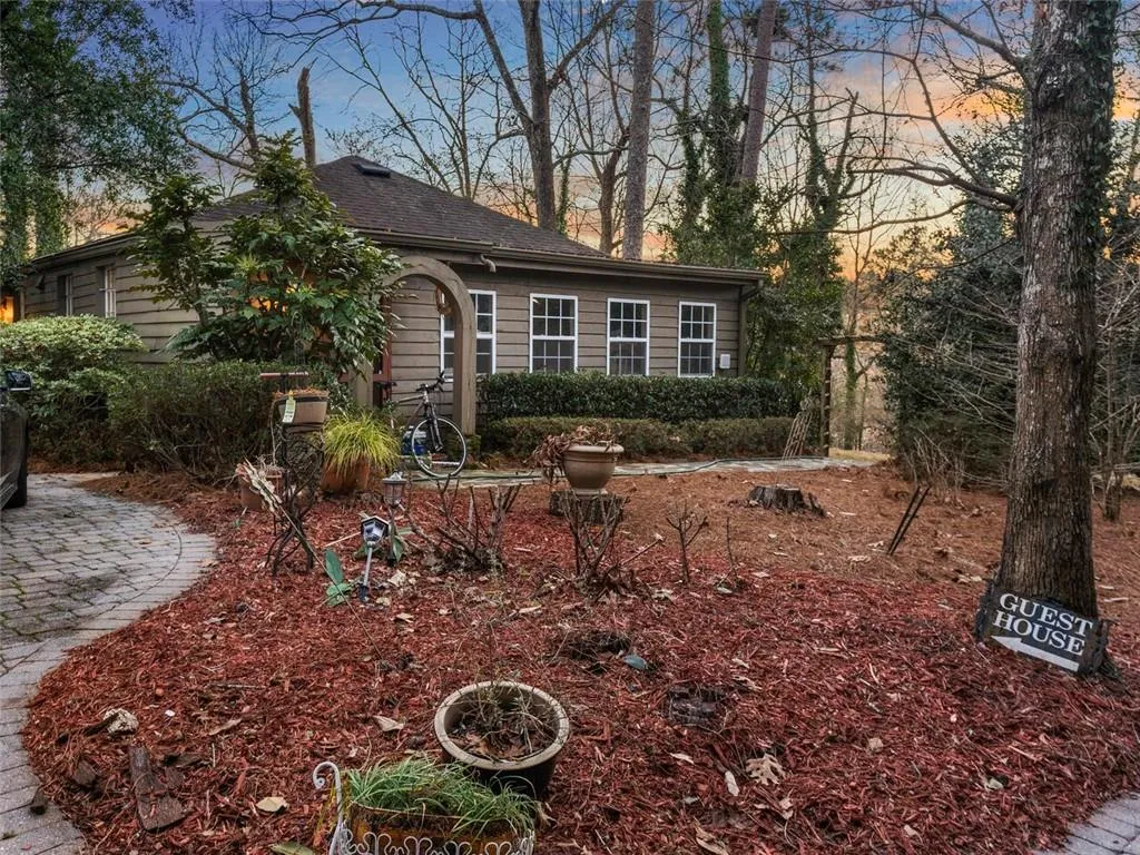 75 Finch Forest Trail, Sandy Springs, Georgia 30327, 6 Bedrooms Bedrooms, ,7 BathroomsBathrooms,Residential,Sold,75 Finch Forest Trail,6819130