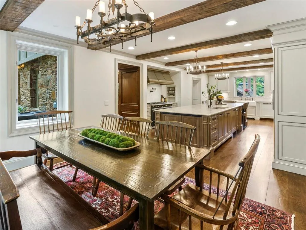 75 Finch Forest Trail, Sandy Springs, Georgia 30327, 6 Bedrooms Bedrooms, ,7 BathroomsBathrooms,Residential,Sold,75 Finch Forest Trail,6819130