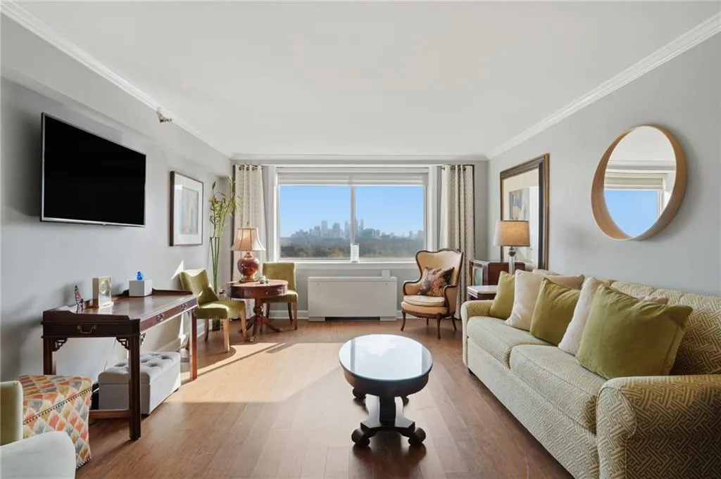 2479 Peachtree Road Ne Unit 1401, Atlanta, Georgia 30305, 1 Bedroom Bedrooms, ,1 BathroomBathrooms,Residential,For Sale,2479 Peachtree Road Ne Unit 1401,7686882