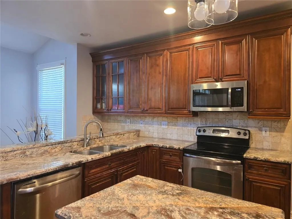 232 Spalding Gates Drive, Atlanta, Georgia 30328, 3 Bedrooms Bedrooms, ,2 BathroomsBathrooms,Residential,For Sale,232 Spalding Gates Drive,7668866