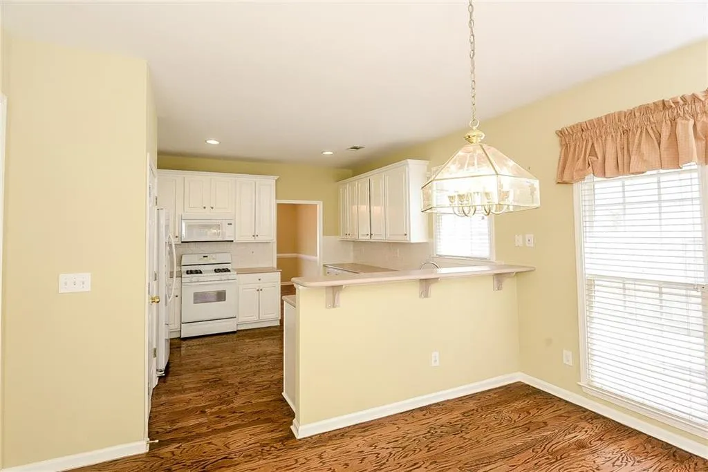 255 Somerset Court, Sandy Springs, Georgia 30350, 4 Bedrooms Bedrooms, ,3 BathroomsBathrooms,Residential,Sold,255 Somerset Court,5852715