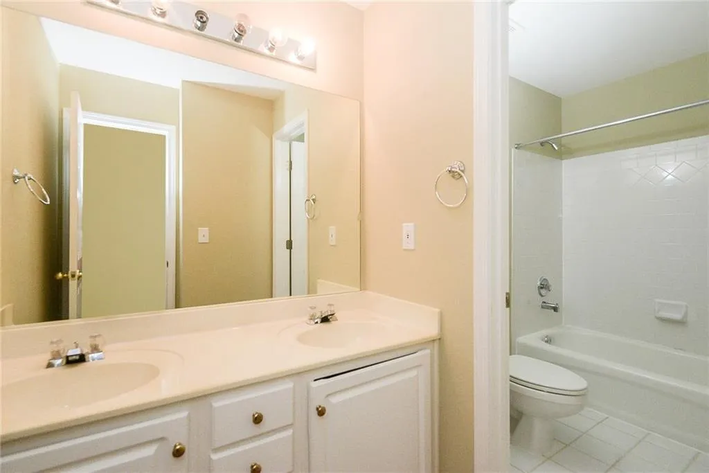 255 Somerset Court, Sandy Springs, Georgia 30350, 4 Bedrooms Bedrooms, ,3 BathroomsBathrooms,Residential,Sold,255 Somerset Court,5852715