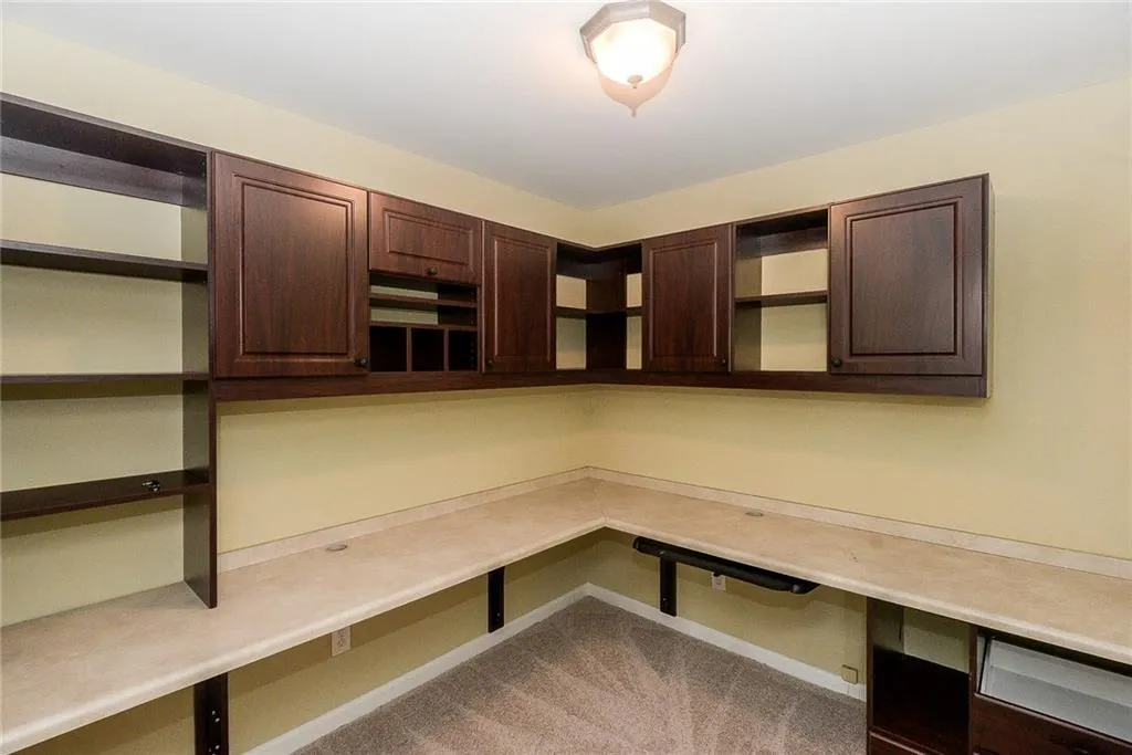 255 Somerset Court, Sandy Springs, Georgia 30350, 4 Bedrooms Bedrooms, ,3 BathroomsBathrooms,Residential,Sold,255 Somerset Court,5852715