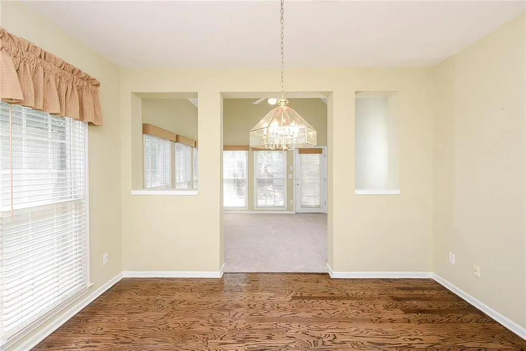 255 Somerset Court, Sandy Springs, Georgia 30350, 4 Bedrooms Bedrooms, ,3 BathroomsBathrooms,Residential,Sold,255 Somerset Court,5852715