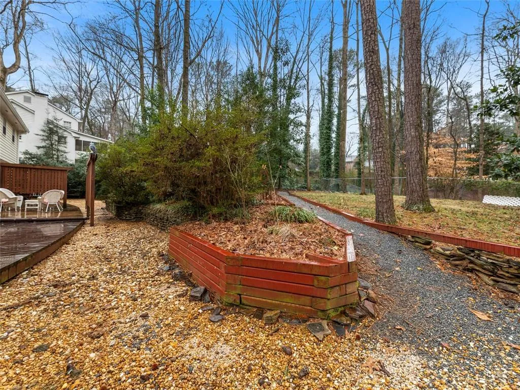 650 Edgewater Trail, Sandy Springs, Georgia 30328, 4 Bedrooms Bedrooms, ,3 BathroomsBathrooms,Residential,Sold,650 Edgewater Trail,6679391