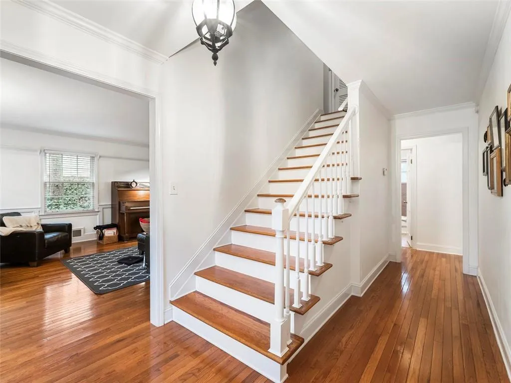 650 Edgewater Trail, Sandy Springs, Georgia 30328, 4 Bedrooms Bedrooms, ,3 BathroomsBathrooms,Residential,Sold,650 Edgewater Trail,6679391