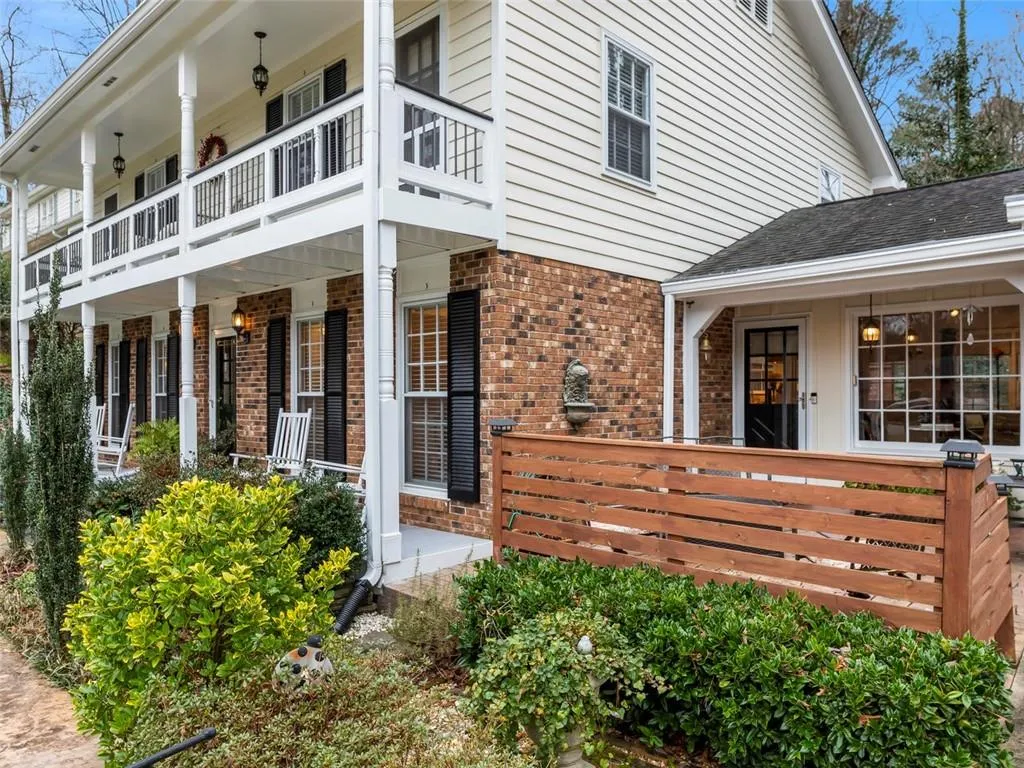 650 Edgewater Trail, Sandy Springs, Georgia 30328, 4 Bedrooms Bedrooms, ,3 BathroomsBathrooms,Residential,Sold,650 Edgewater Trail,6679391
