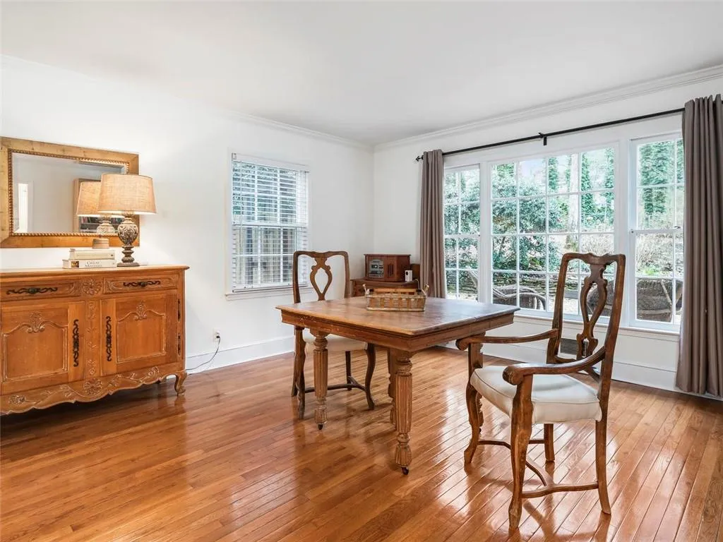 650 Edgewater Trail, Sandy Springs, Georgia 30328, 4 Bedrooms Bedrooms, ,3 BathroomsBathrooms,Residential,Sold,650 Edgewater Trail,6679391