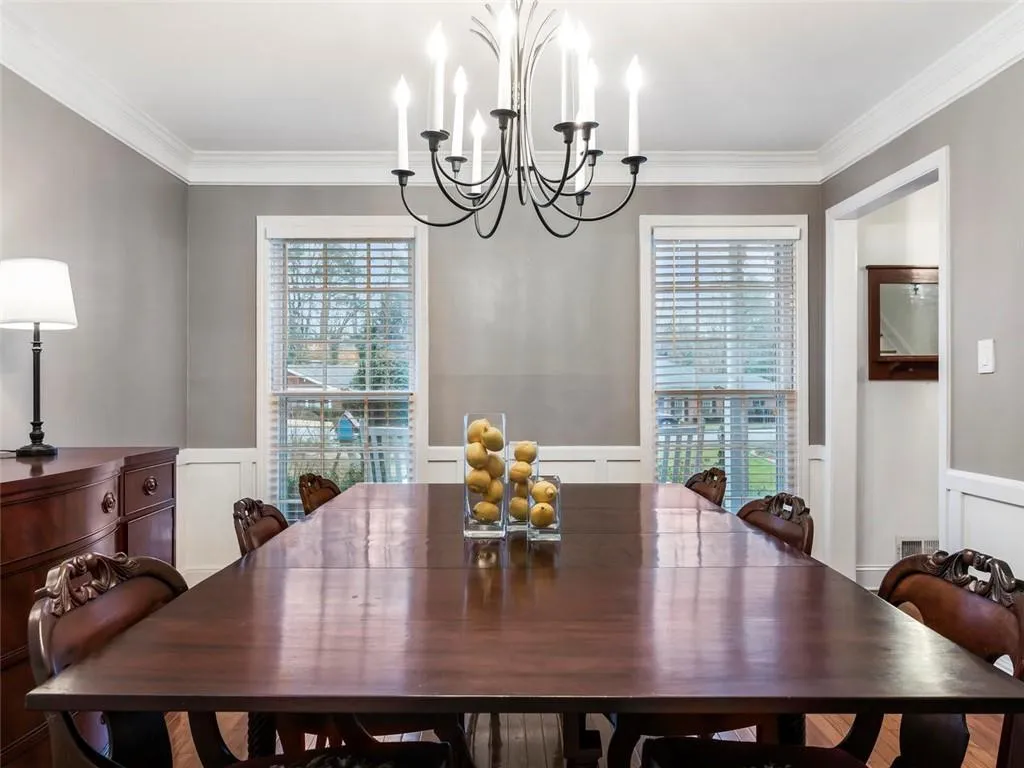 650 Edgewater Trail, Sandy Springs, Georgia 30328, 4 Bedrooms Bedrooms, ,3 BathroomsBathrooms,Residential,Sold,650 Edgewater Trail,6679391