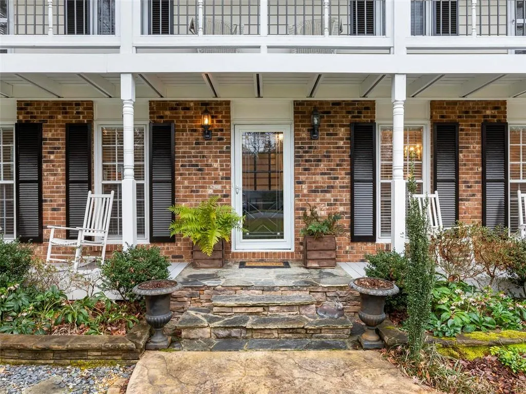 650 Edgewater Trail, Sandy Springs, Georgia 30328, 4 Bedrooms Bedrooms, ,3 BathroomsBathrooms,Residential,Sold,650 Edgewater Trail,6679391