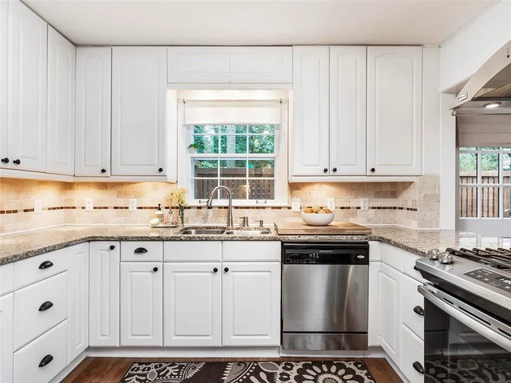 650 Edgewater Trail, Sandy Springs, Georgia 30328, 4 Bedrooms Bedrooms, ,3 BathroomsBathrooms,Residential,Sold,650 Edgewater Trail,6679391
