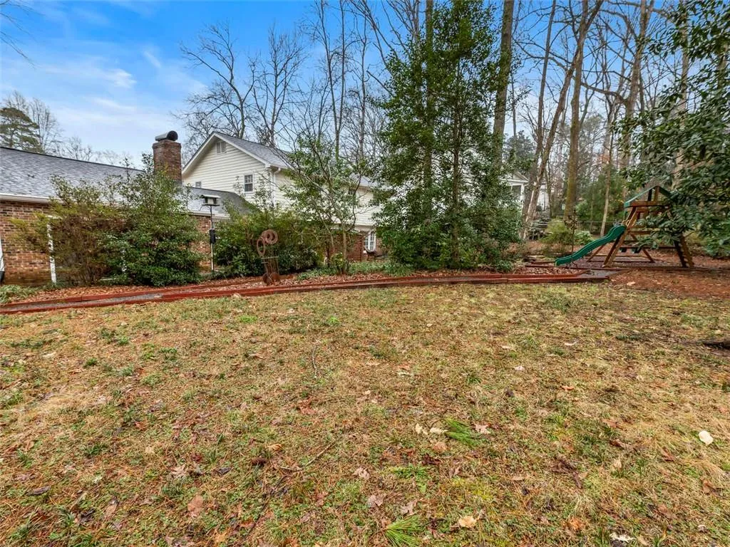 650 Edgewater Trail, Sandy Springs, Georgia 30328, 4 Bedrooms Bedrooms, ,3 BathroomsBathrooms,Residential,Sold,650 Edgewater Trail,6679391