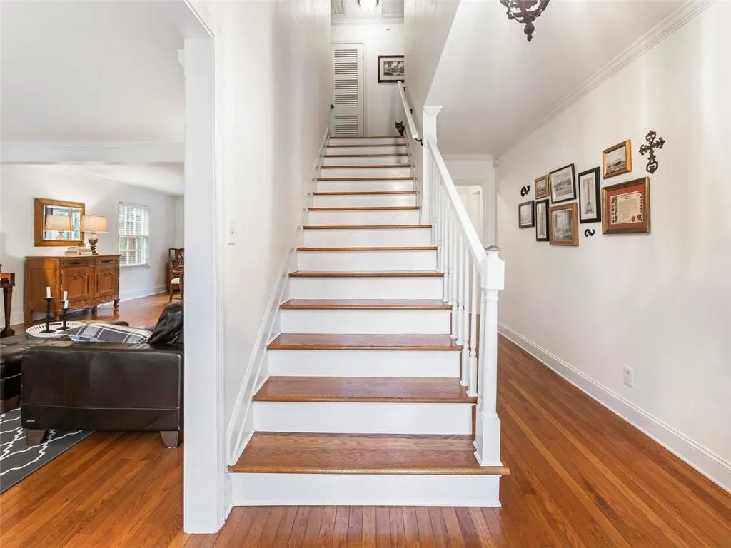 650 Edgewater Trail, Sandy Springs, Georgia 30328, 4 Bedrooms Bedrooms, ,3 BathroomsBathrooms,Residential,Sold,650 Edgewater Trail,6679391