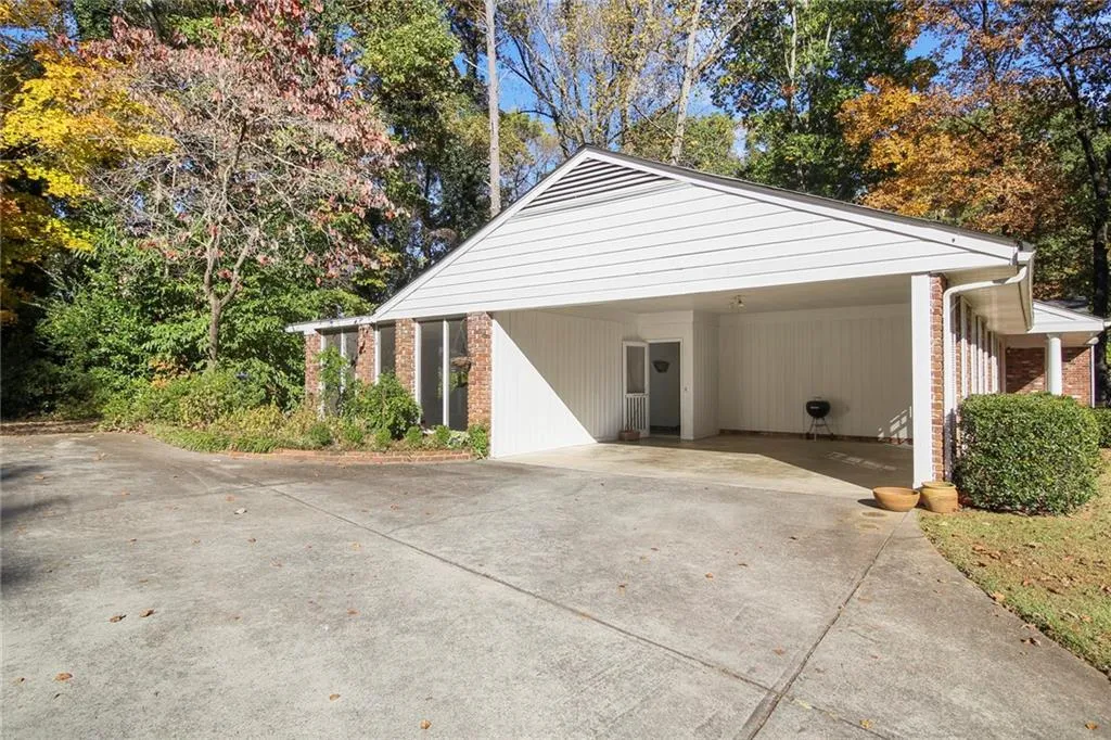 820 Starlight Circle, Sandy Springs, Georgia 30342, 2 Bedrooms Bedrooms, ,3 BathroomsBathrooms,Residential,Sold,820 Starlight Circle,6968223