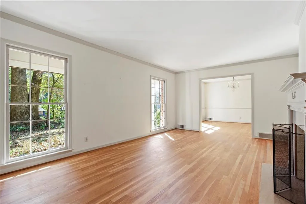 820 Starlight Circle, Sandy Springs, Georgia 30342, 2 Bedrooms Bedrooms, ,3 BathroomsBathrooms,Residential,Sold,820 Starlight Circle,6968223