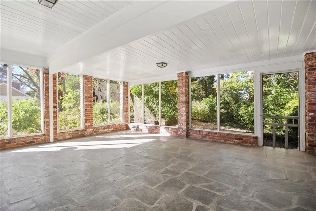 820 Starlight Circle, Sandy Springs, Georgia 30342, 2 Bedrooms Bedrooms, ,3 BathroomsBathrooms,Residential,Sold,820 Starlight Circle,6968223