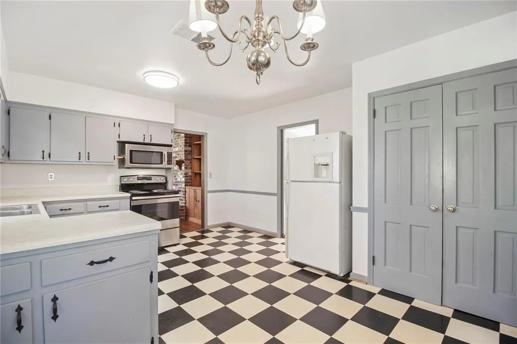 820 Starlight Circle, Sandy Springs, Georgia 30342, 2 Bedrooms Bedrooms, ,3 BathroomsBathrooms,Residential,Sold,820 Starlight Circle,6968223