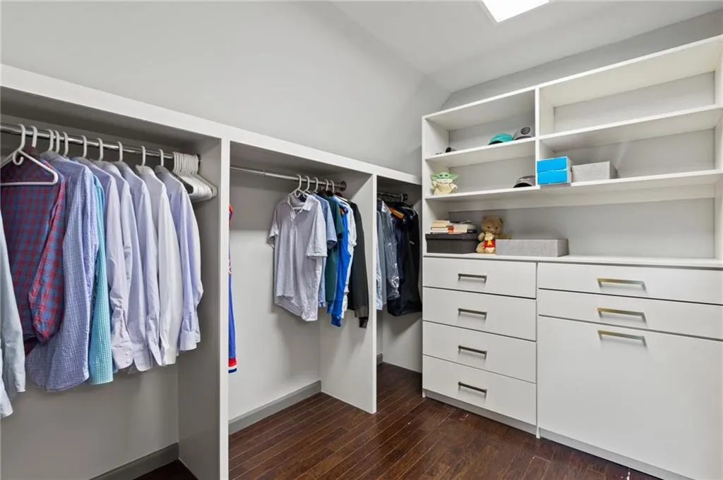 190 Grogans Landing, Sandy Springs, Georgia 30350, 5 Bedrooms Bedrooms, ,4 BathroomsBathrooms,Residential,Sold,190 Grogans Landing,7264610