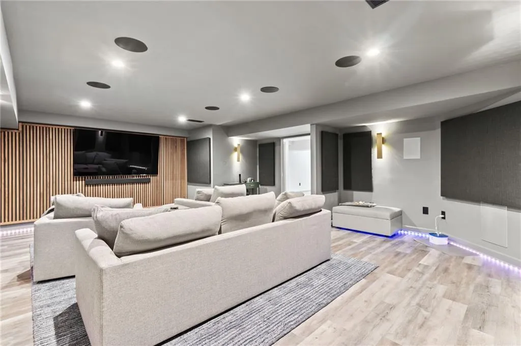 190 Grogans Landing, Sandy Springs, Georgia 30350, 5 Bedrooms Bedrooms, ,4 BathroomsBathrooms,Residential,Sold,190 Grogans Landing,7264610