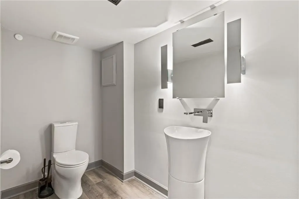 190 Grogans Landing, Sandy Springs, Georgia 30350, 5 Bedrooms Bedrooms, ,4 BathroomsBathrooms,Residential,Sold,190 Grogans Landing,7264610