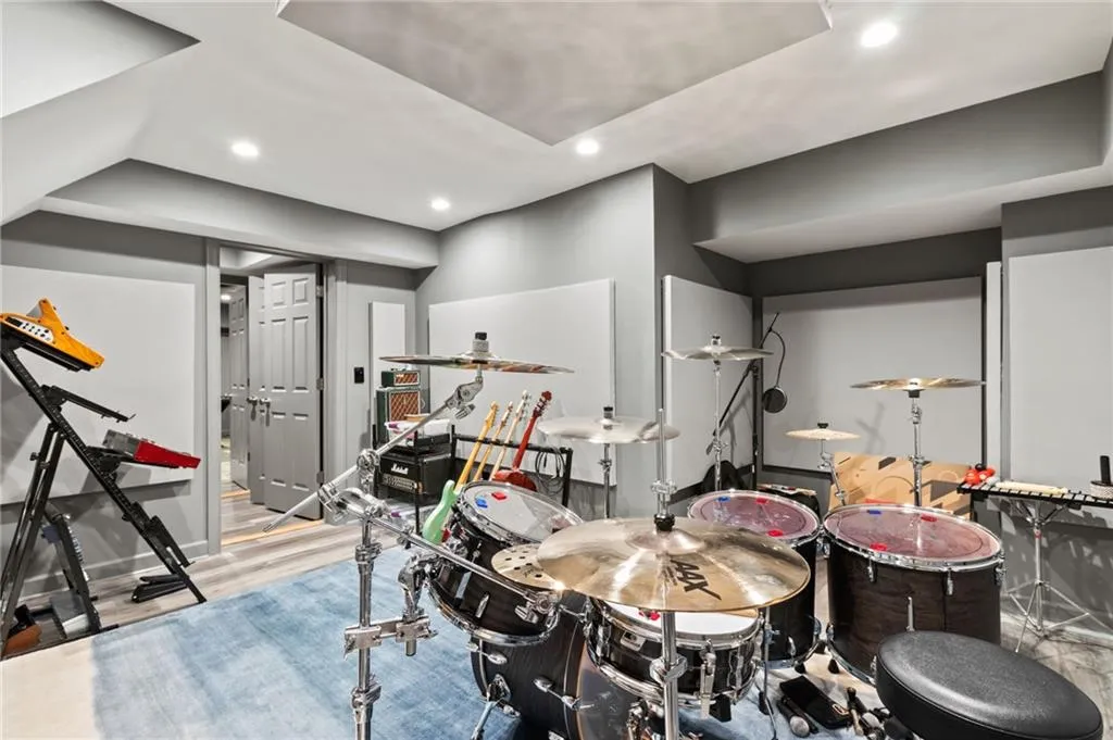 190 Grogans Landing, Sandy Springs, Georgia 30350, 5 Bedrooms Bedrooms, ,4 BathroomsBathrooms,Residential,Sold,190 Grogans Landing,7264610