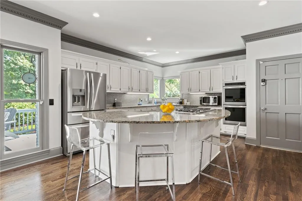 190 Grogans Landing, Sandy Springs, Georgia 30350, 5 Bedrooms Bedrooms, ,4 BathroomsBathrooms,Residential,Sold,190 Grogans Landing,7264610