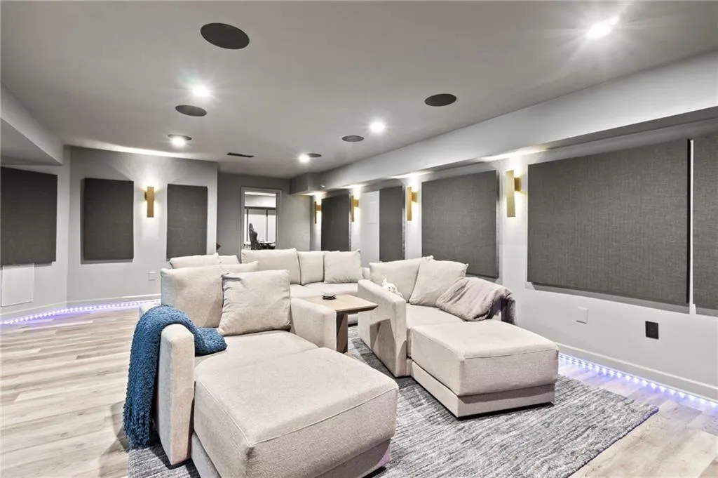 190 Grogans Landing, Sandy Springs, Georgia 30350, 5 Bedrooms Bedrooms, ,4 BathroomsBathrooms,Residential,Sold,190 Grogans Landing,7264610