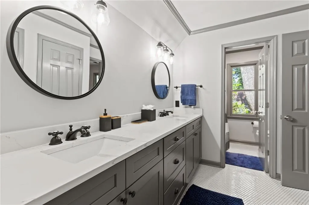 190 Grogans Landing, Sandy Springs, Georgia 30350, 5 Bedrooms Bedrooms, ,4 BathroomsBathrooms,Residential,Sold,190 Grogans Landing,7264610