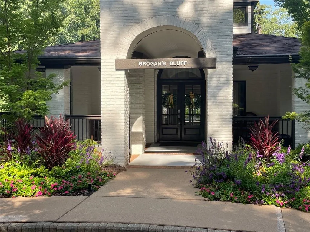 190 Grogans Landing, Sandy Springs, Georgia 30350, 5 Bedrooms Bedrooms, ,4 BathroomsBathrooms,Residential,Sold,190 Grogans Landing,7264610