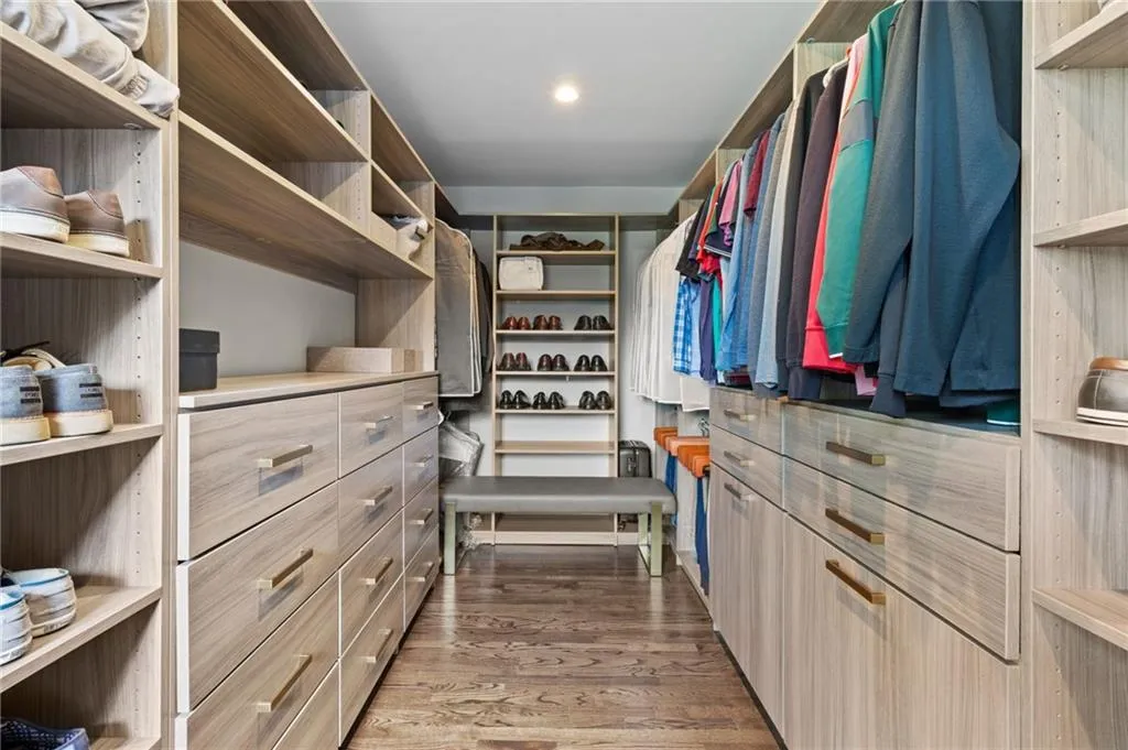 190 Grogans Landing, Sandy Springs, Georgia 30350, 5 Bedrooms Bedrooms, ,4 BathroomsBathrooms,Residential,Sold,190 Grogans Landing,7264610