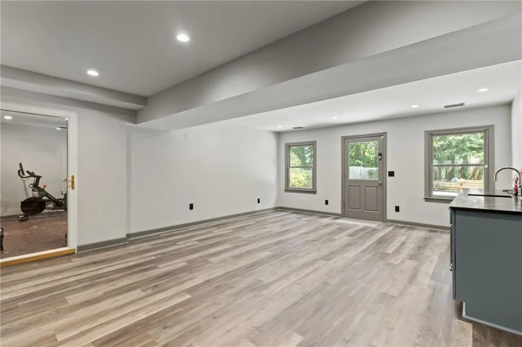 190 Grogans Landing, Sandy Springs, Georgia 30350, 5 Bedrooms Bedrooms, ,4 BathroomsBathrooms,Residential,Sold,190 Grogans Landing,7264610