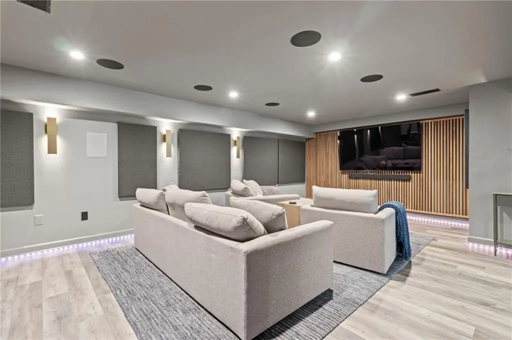 190 Grogans Landing, Sandy Springs, Georgia 30350, 5 Bedrooms Bedrooms, ,4 BathroomsBathrooms,Residential,Sold,190 Grogans Landing,7264610