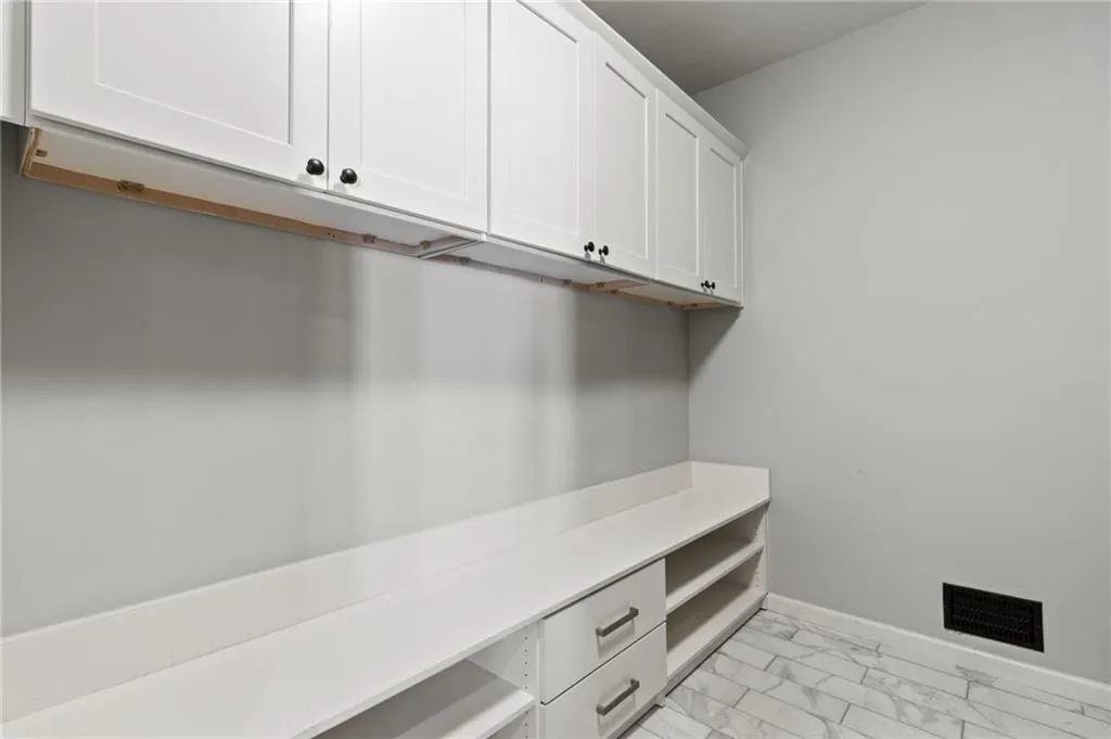 190 Grogans Landing, Sandy Springs, Georgia 30350, 5 Bedrooms Bedrooms, ,4 BathroomsBathrooms,Residential,Sold,190 Grogans Landing,7264610