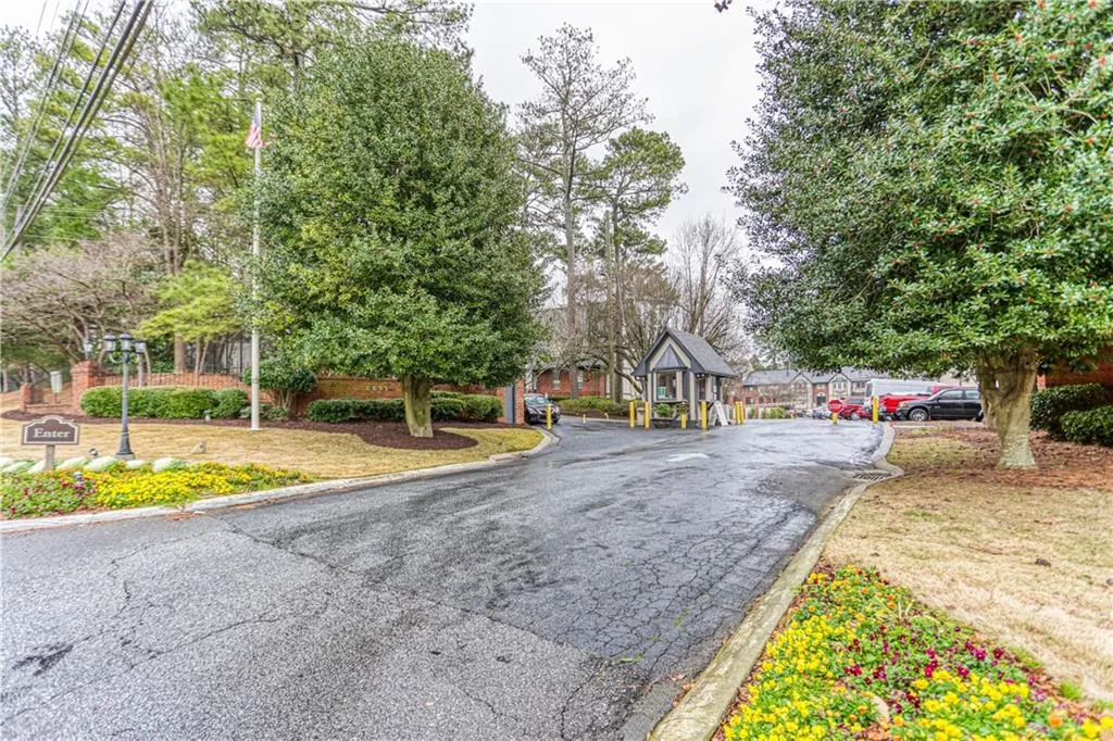6851 Roswell Road Unit M18, Sandy Springs, Georgia 30328, 3 Bedrooms Bedrooms, ,2 BathroomsBathrooms,Residential,Sold,6851 Roswell Road Unit M18,6669988