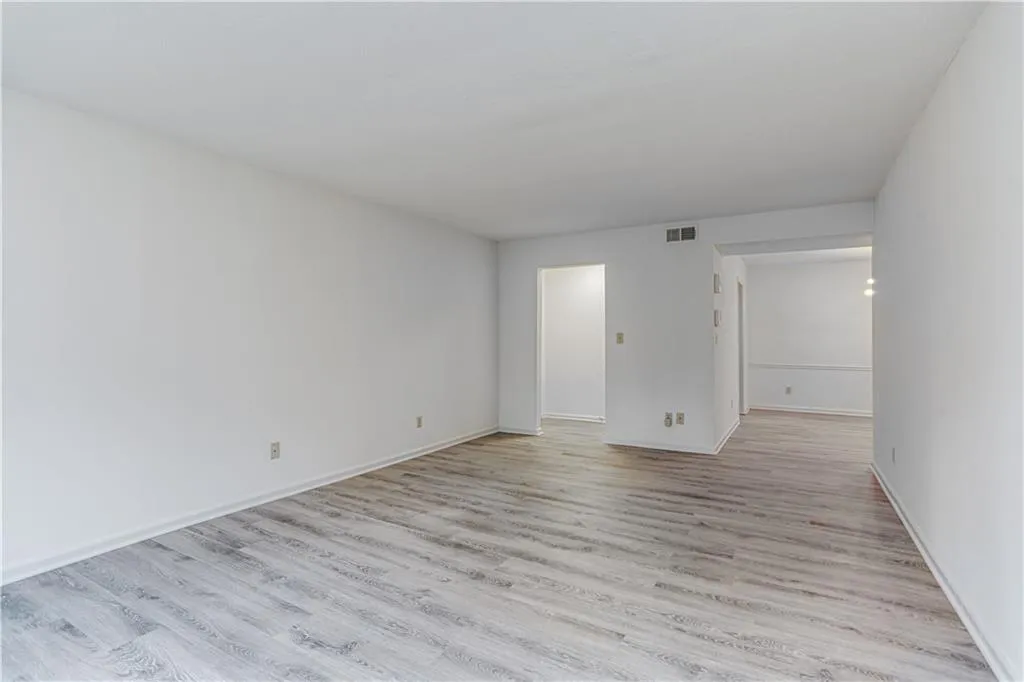 6851 Roswell Road Unit M18, Sandy Springs, Georgia 30328, 3 Bedrooms Bedrooms, ,2 BathroomsBathrooms,Residential,Sold,6851 Roswell Road Unit M18,6669988