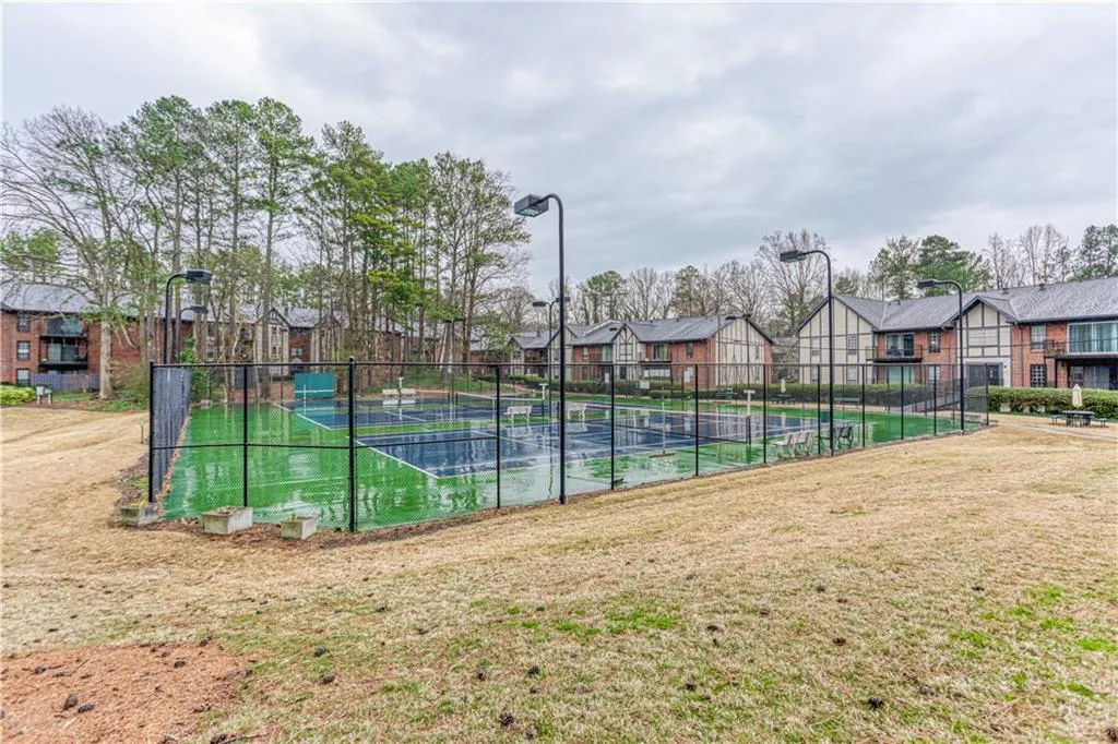 6851 Roswell Road Unit M18, Sandy Springs, Georgia 30328, 3 Bedrooms Bedrooms, ,2 BathroomsBathrooms,Residential,Sold,6851 Roswell Road Unit M18,6669988