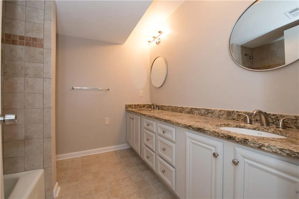 6851 Roswell Road Unit M18, Sandy Springs, Georgia 30328, 3 Bedrooms Bedrooms, ,2 BathroomsBathrooms,Residential,Sold,6851 Roswell Road Unit M18,6669988