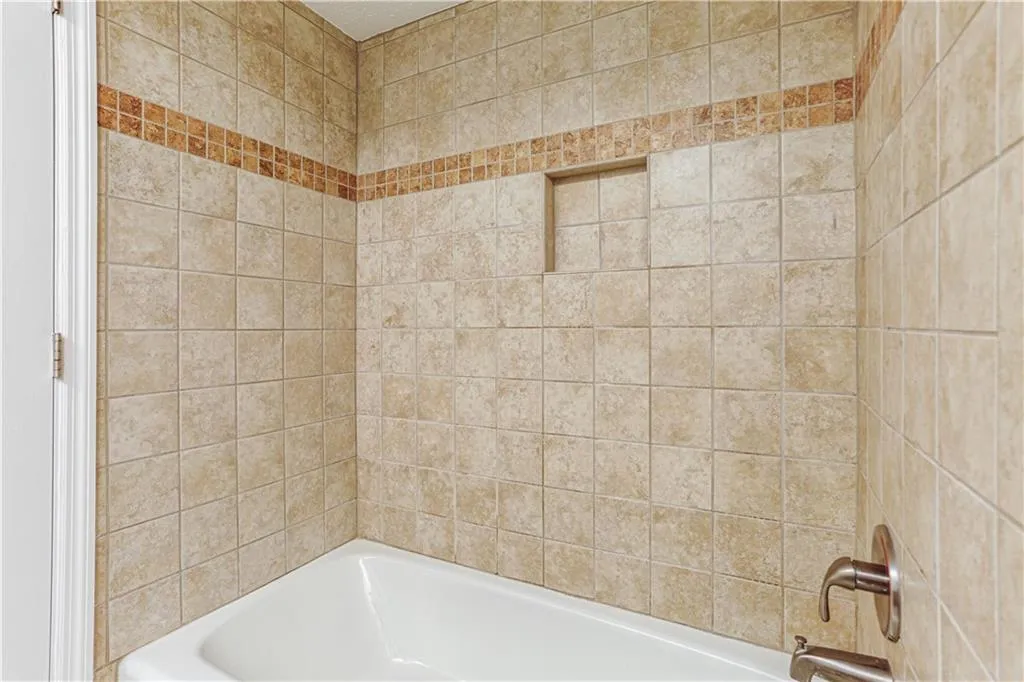 6851 Roswell Road Unit M18, Sandy Springs, Georgia 30328, 3 Bedrooms Bedrooms, ,2 BathroomsBathrooms,Residential,Sold,6851 Roswell Road Unit M18,6669988